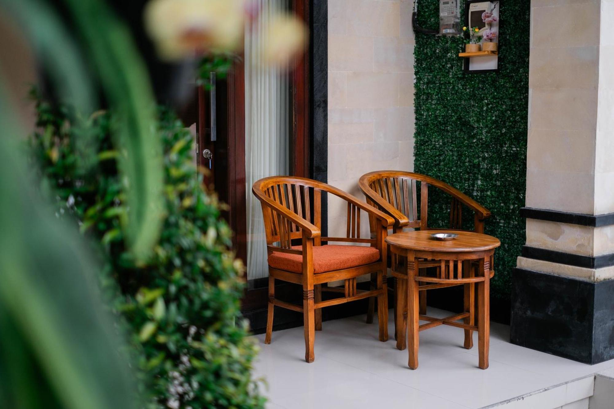 Puri Kasih Home Stay Санур Экстерьер фото