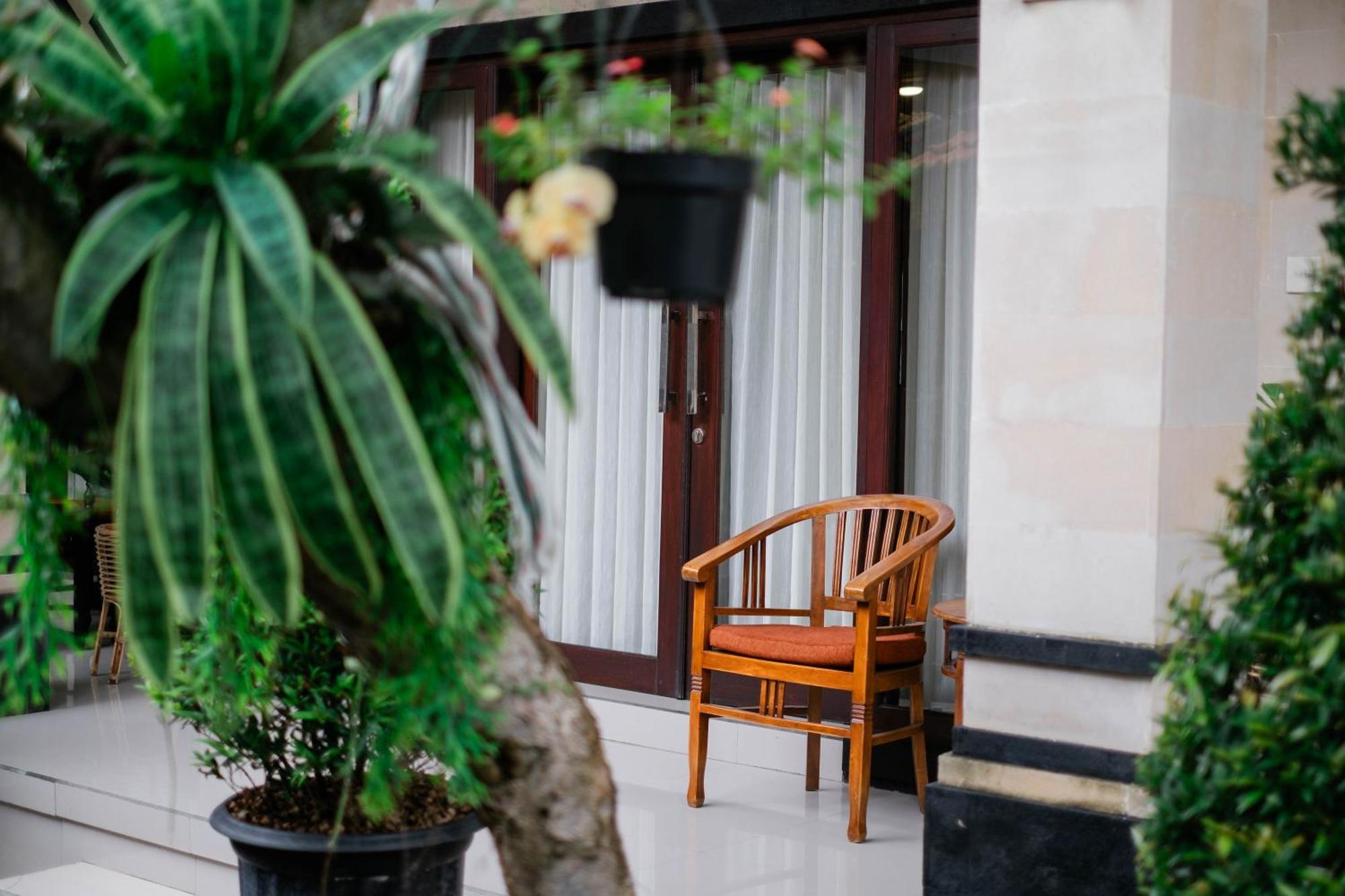 Puri Kasih Home Stay Санур Экстерьер фото